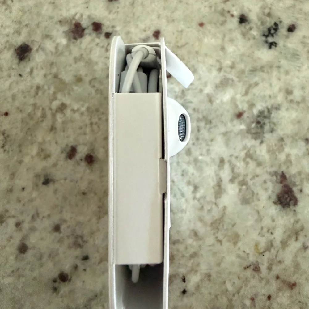 NWOT Apple Wired EarPods with Lightning Connector White